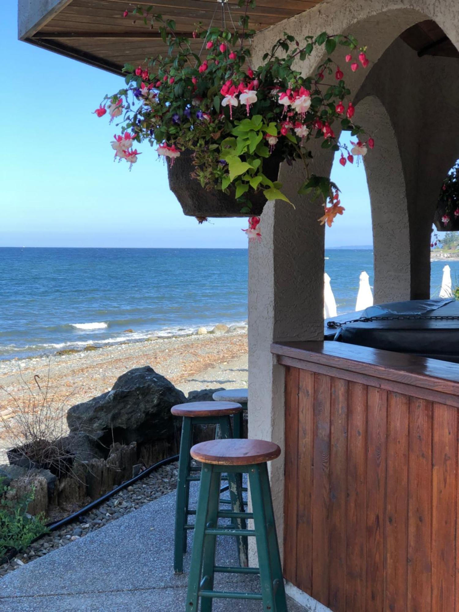 Qualicum Breeze Beach Resort Bowser Экстерьер фото