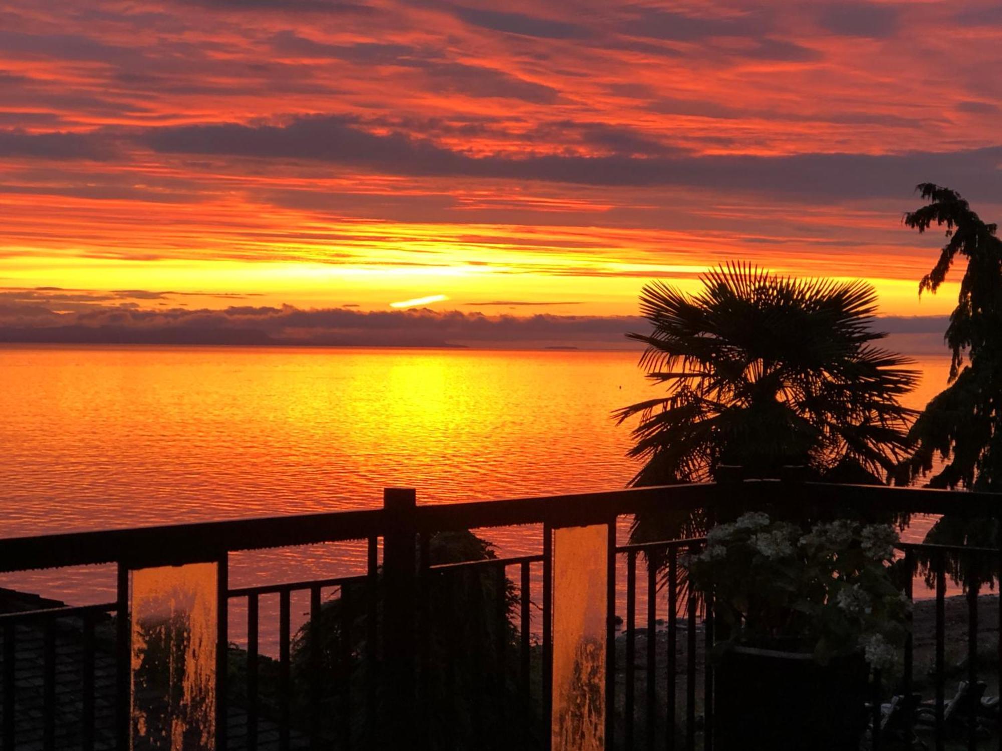 Qualicum Breeze Beach Resort Bowser Экстерьер фото